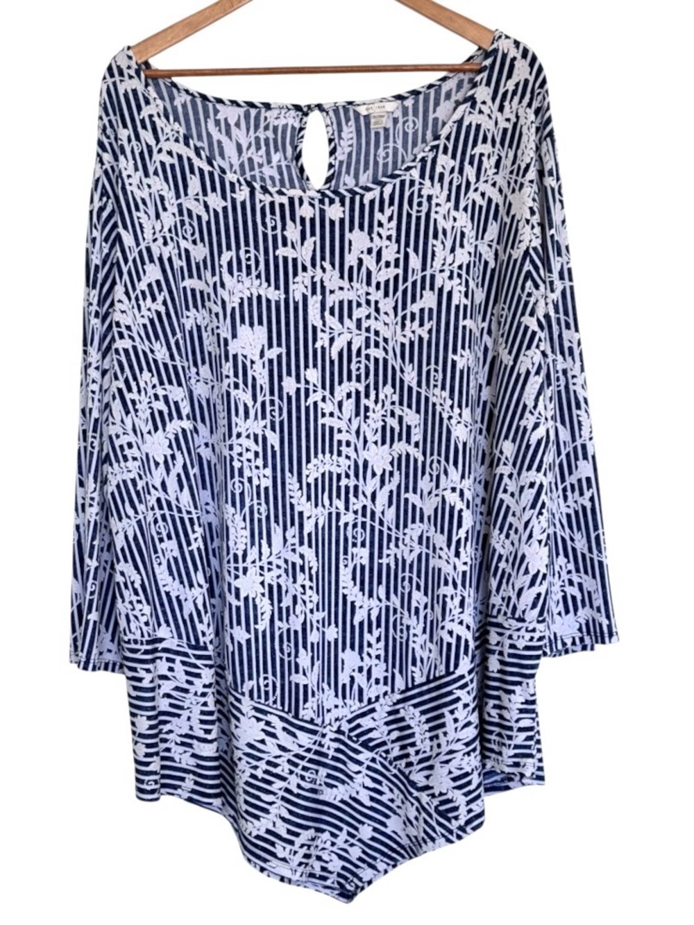 Cato Plus Shirt Women’s Size 26/28W White & Blue Striped Floral 3/4 Sleeve Top